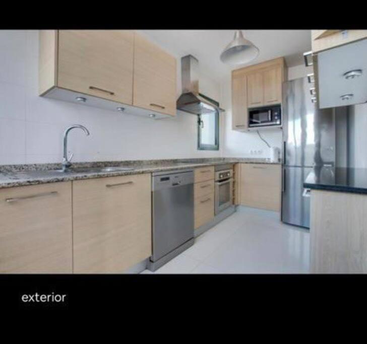 Spacious Private Villa & Private Heated Pool - Villa Sunshine กอสตา เตกีสเซ ภายนอก รูปภาพ