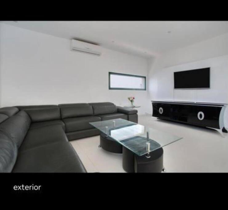 Spacious Private Villa & Private Heated Pool - Villa Sunshine กอสตา เตกีสเซ ภายนอก รูปภาพ
