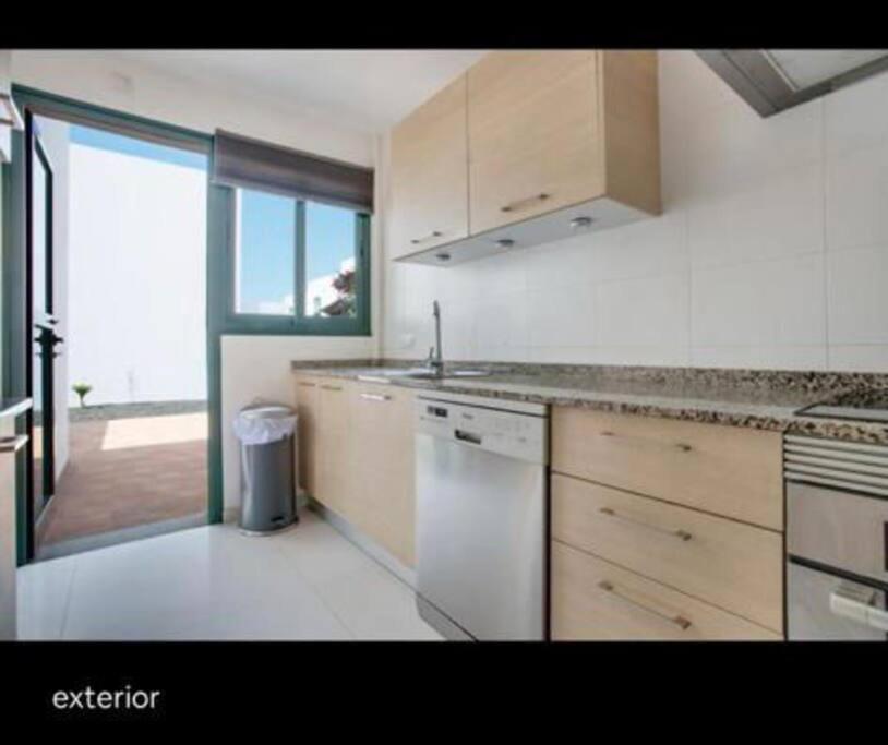 Spacious Private Villa & Private Heated Pool - Villa Sunshine กอสตา เตกีสเซ ภายนอก รูปภาพ