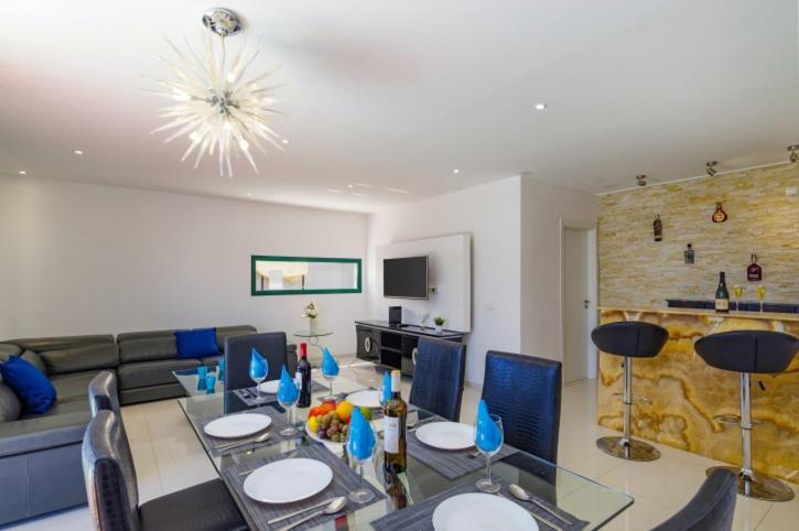 Spacious Private Villa & Private Heated Pool - Villa Sunshine กอสตา เตกีสเซ ภายนอก รูปภาพ